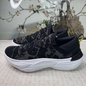 Sorel Women's Size 6.5 Gray/ black Explorer Blitz Stride Lace up Sneakers